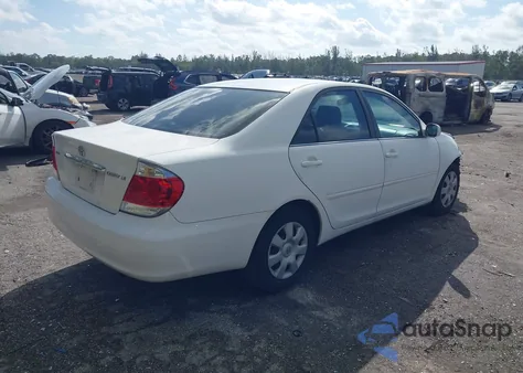 2005 Toyota Camry Le z USA, uszkodzony, nr VIN 4T1BE32K05U423893